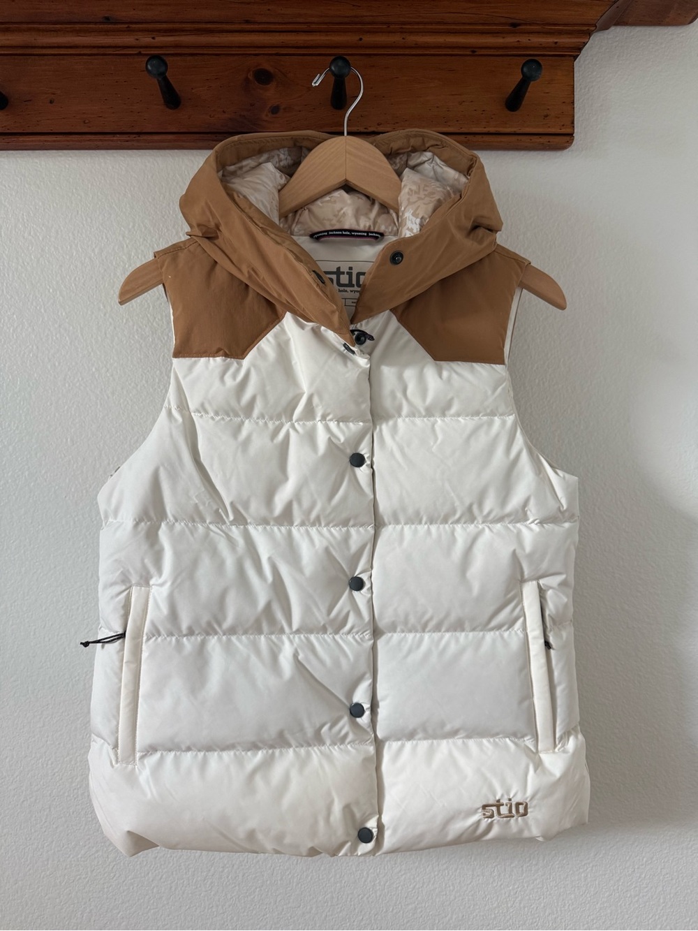 Stio Down Hooded Vest cream and tan